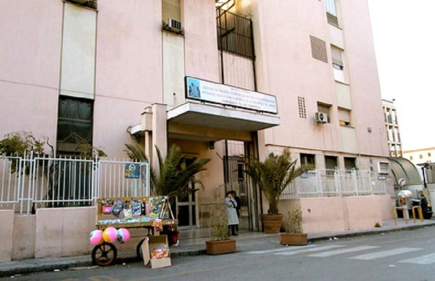 Bimba giunge con i genitori all’ospedale Di Cristina dopo aver ingerito droga: Polizia e Procura per i Minorenni indagano