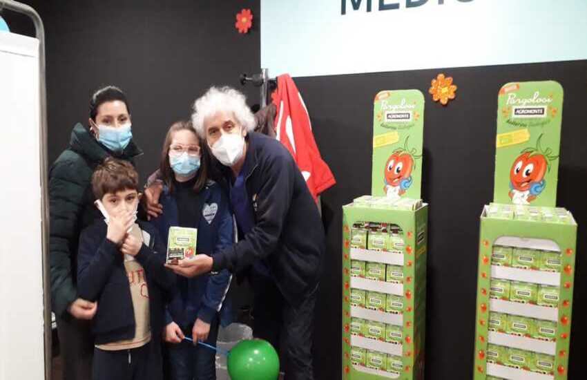 Il coraggio premiato con un piatto di pasta al pomodoro: “Agromonte” dona bottigliette di salsa pronta biologica ai bambini che si vaccinano a Ragusa, Modica, Scicli e Vittoria