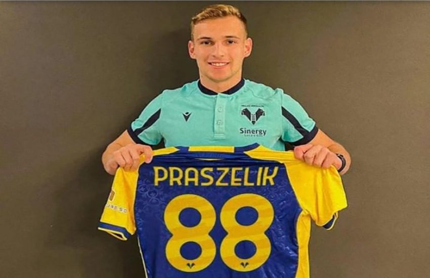 Hellas Verona, Praszelik sceglie il numero 88, la gioia degli ultras: “Heil Hitler”