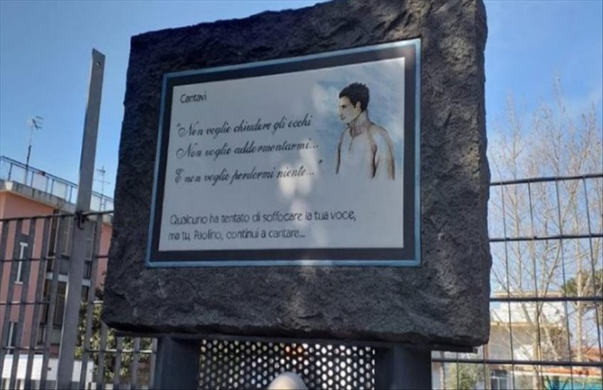 Vandalizzata la stele in memoria di Paolino Avella a San Sebastiano al Vesuvio, vittima della criminalità