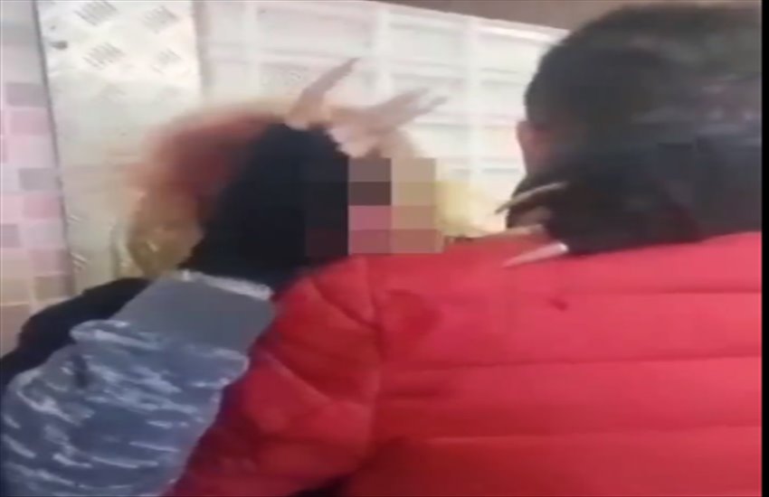 Spedizione punitiva contro una donna in un panificio di Secondigliano (VIDEO)