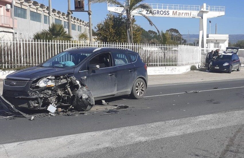 Vittoria, incidente nei pressi dell’ipermercato Le Dune: un ferito