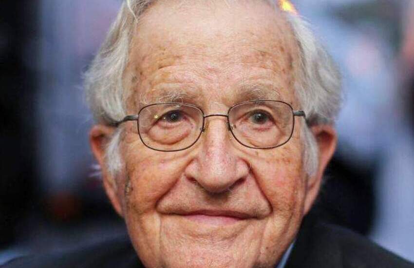 Le 10 strategie della manipolazione mediatica secondo Noam Chomsky