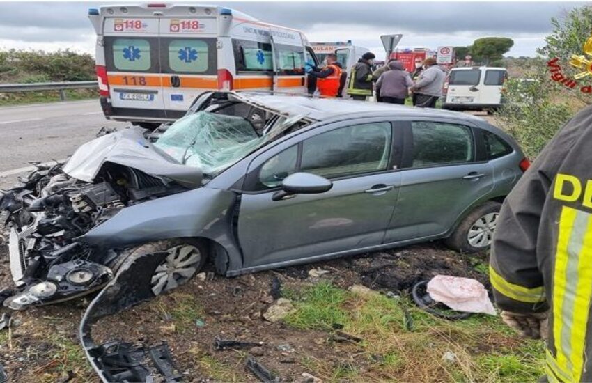 Violento scontro tra auto e furgone. Due feriti gravi al Fazzi