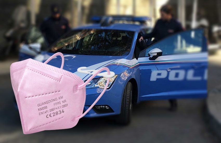 Mascherine rosa ai poliziotti. Il sindacato insorge: “colore eccentrico”