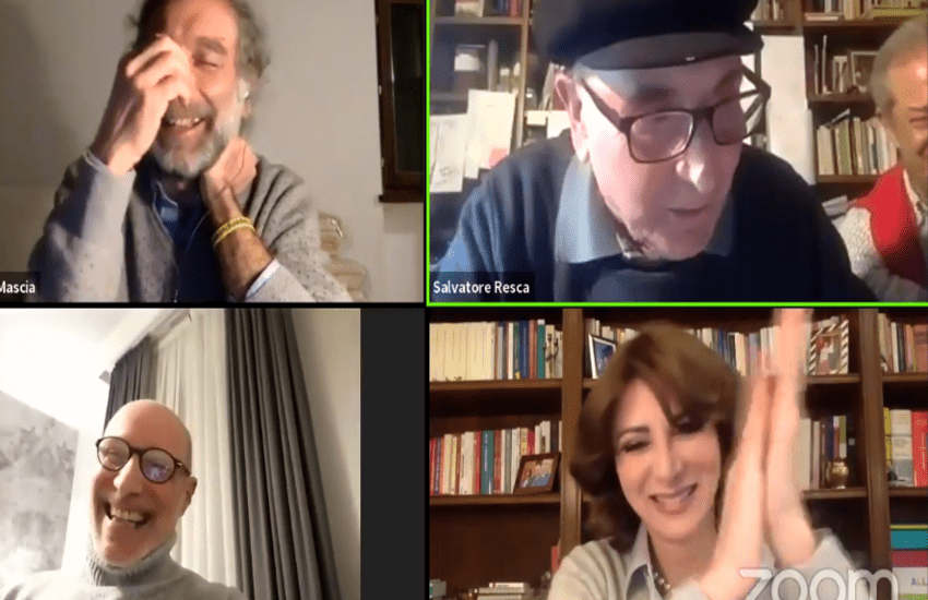 Padre Resca canta in diretta Facebook: “Berlusconi non lo vogliamo”