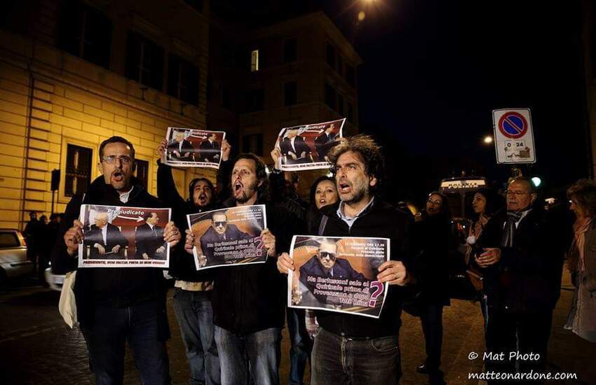 Quirinale, Popolo Viola e Sardine in piazza contro Berlusconi