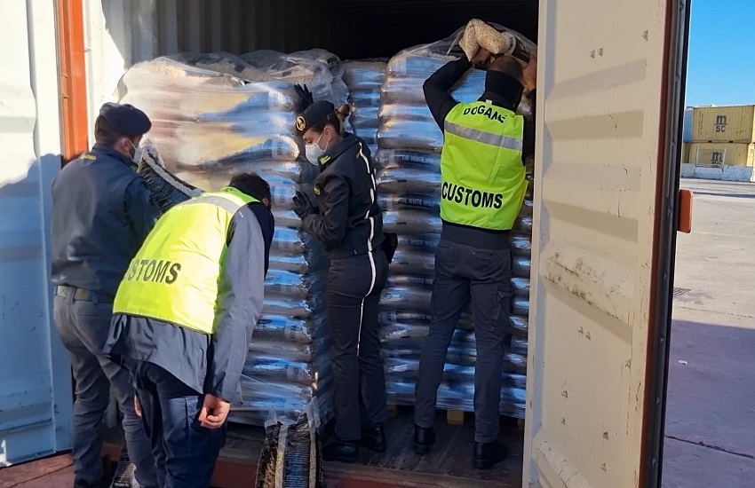 Palermo, Guardia di Finanza sequestra oltre 50 tonnellate di pellet non a norma in due containers