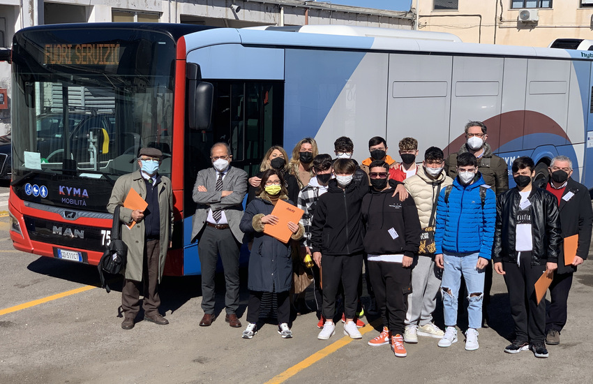 Taranto: Gli studenti dell’Archimede visitano Kyma Mobilità Amat