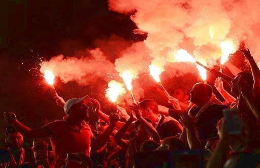 Calcio italia, tifoserie accanto nella stessa tribuna: festa dello sport [FOTO]