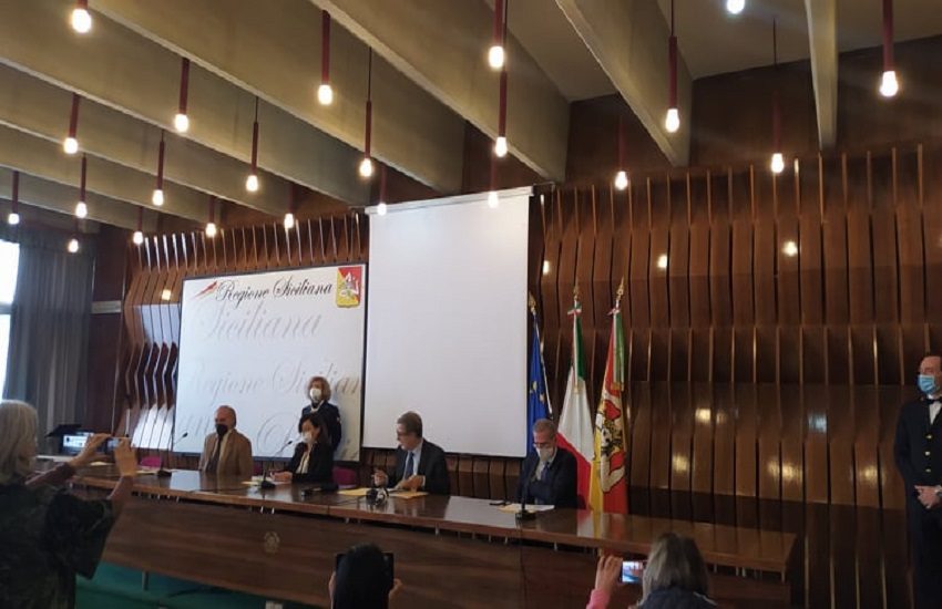 Illustrazione Piano Infrastrutturale da 1.2 miliardi di euro al Palazzo della Regione di Catania: l’assessore Falcone fa il punto – VIDEO