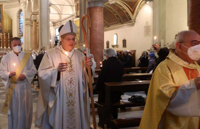 Treviso, il Vescovo Tomasi alla Messa per la Giornata del Malato: «Grazie a quanti si prendono cura degli altri, della loro salute, della loro vita»