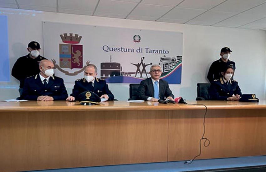 Blitz carcere di Taranto: droga e cellulari in cella, il complice era un agente: tutti i nomi dell’inchiesta