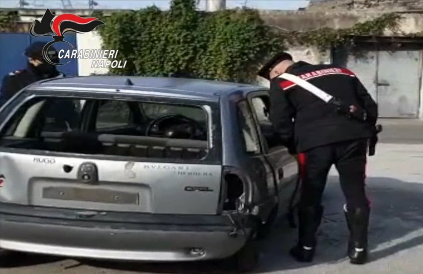 Scoperta la banda dei furti di auto: in vendita veicoli e pezzi di ricambio rubati a Torre Annunziata (VIDEO)