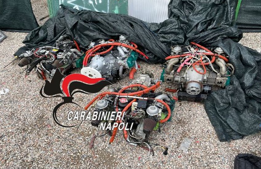 Campi rom di Giugliano al setaccio dei carabinieri. 47 veicoli sequestrati, ritrovati anche 4 motori di aerei rubati