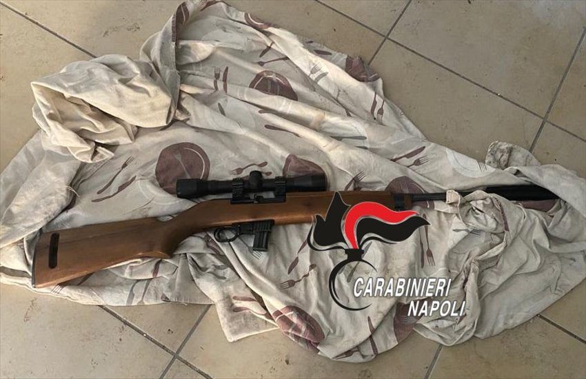 Controlli a tappeto tra Scisciano e San Vitaliano, trovato in un panno un fucile da cecchino pronto a sparare