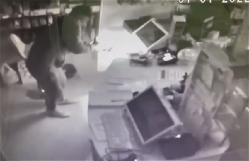 Parafarmacia al Vomero derubata dalla banda del buco (VIDEO). Farmacie assaltate come banche