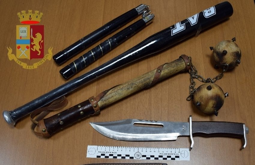 Denunciato 36enne barese in trasferta a Gallipoli. In casa coltello, mazza ferrata e nunchaki
