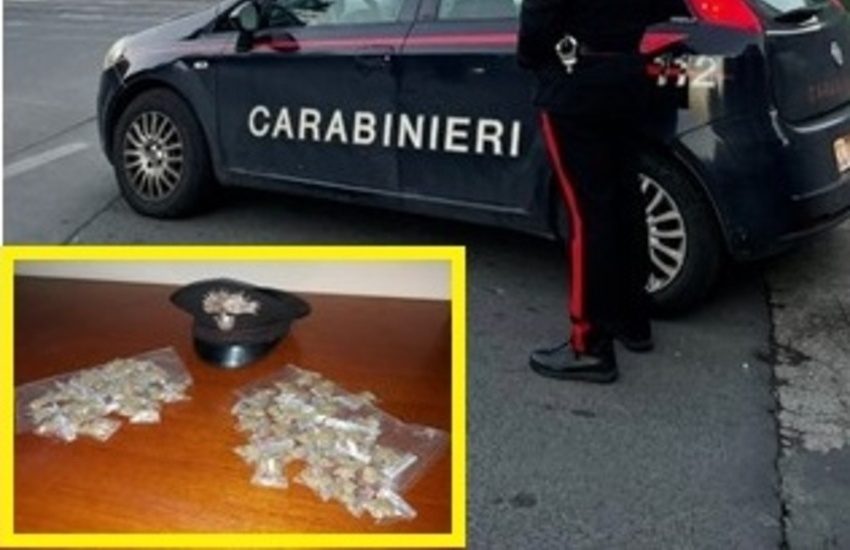 Librino, arrestato pusher 53enne. Sequestrati numerosi involucri di marijuana