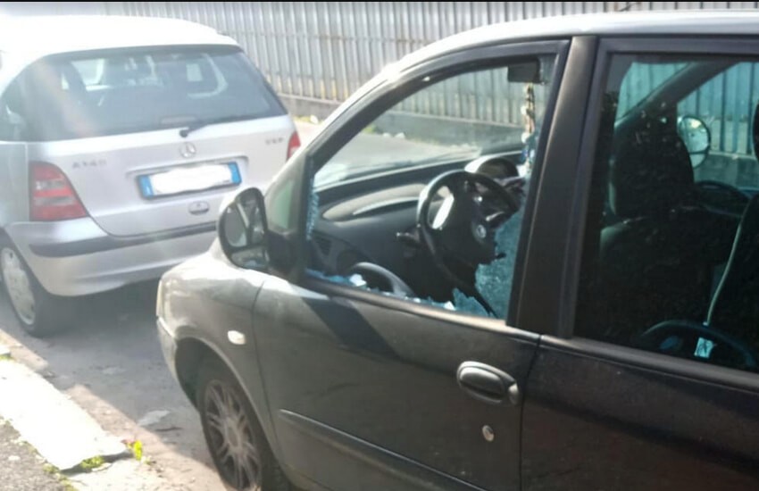 Latina, danni alle auto in sosta in zona Prampolini; cittadini esausti