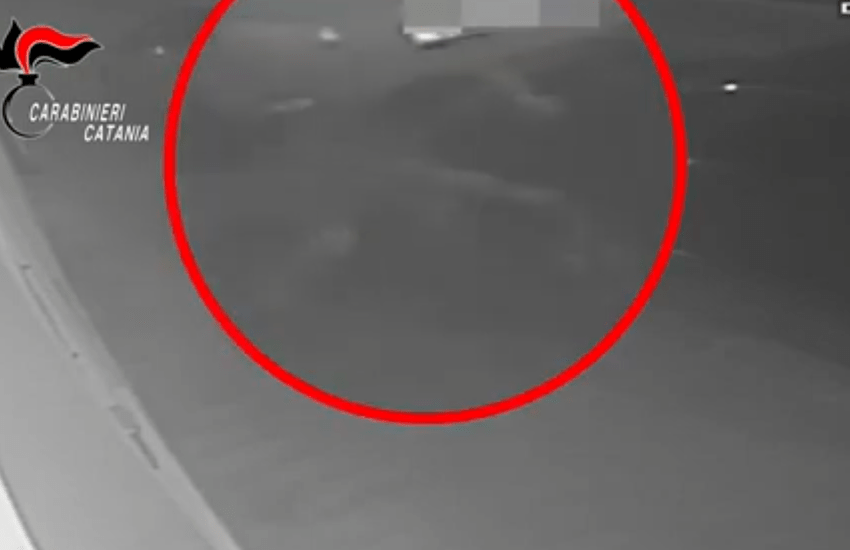 San Michele di Ganzaria, graffiavano e danneggiavano automobili, denunciati 3 minorenni (Video)