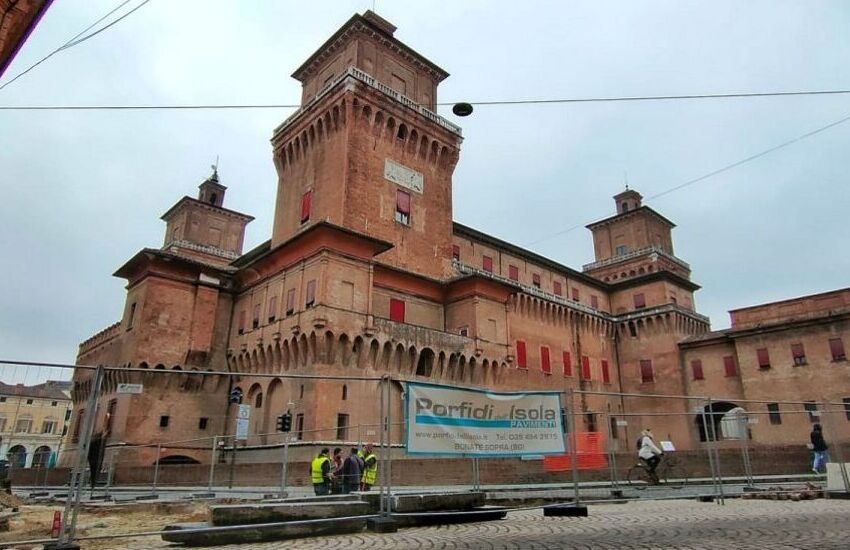 Ferrara: ultima tranche di lavori per la ripavimentazione davanti al Castello Estense
