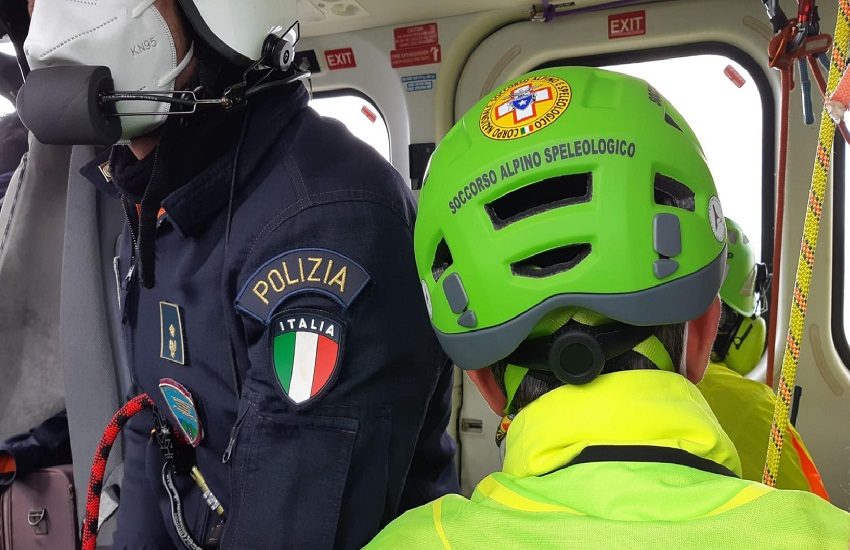 Va a sciare, ma cade su un pendio ghiacciato a Piano Scalonazzo: Polizia salva 69enne