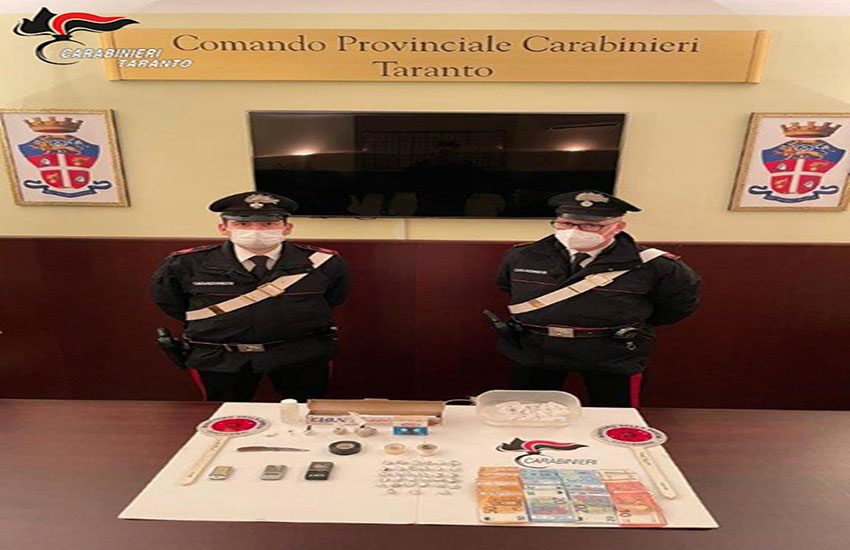 Taranto, trasforma casa in bazar della droga: arrestato 33enne