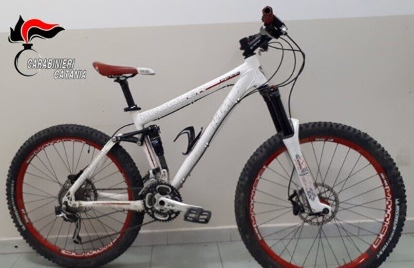 Caltagirone, rubano bicicletta a scuola e cercano di venderla online. Denunciati due minorenni