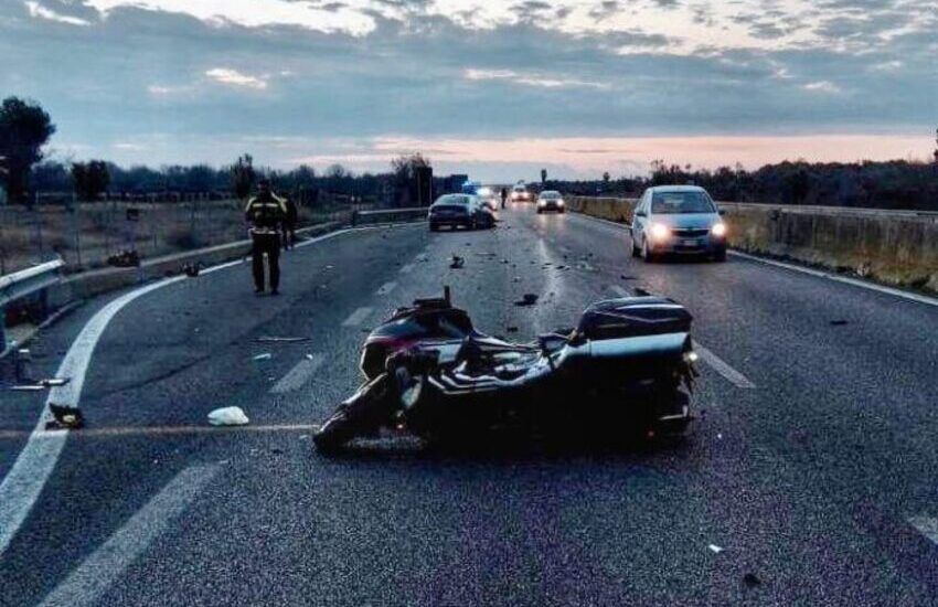 Incidente nel Salento. Schianto tra auto e moto sulla statale, ferito centauro