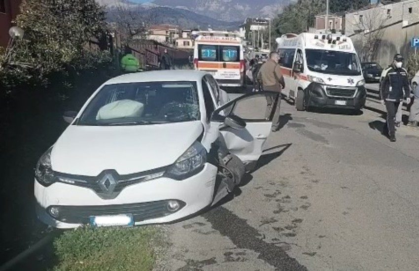 Incidente tra tre auto in via Bassiano, a Sezze: 4 feriti