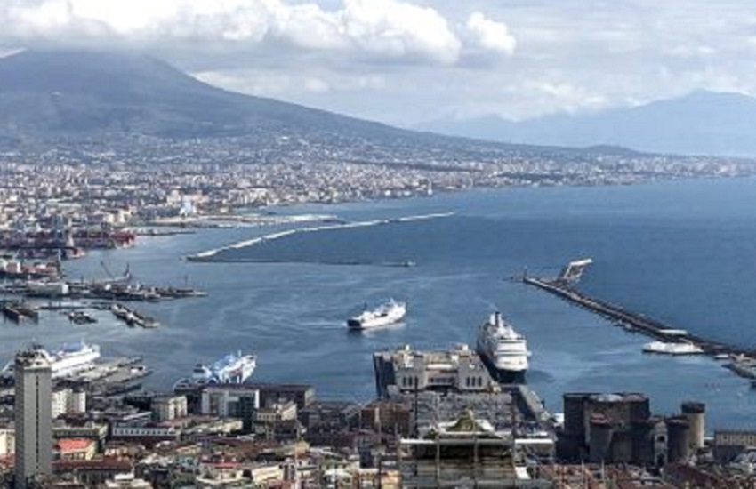 Napoli torna a sorridere, è la “preferita” degli italiani: oltre 200.000 turisti nel periodo di Pasqua