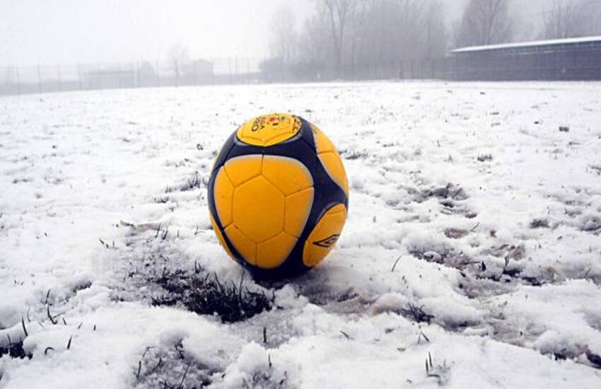 Calcio, due gare a rischio: sta nevicando