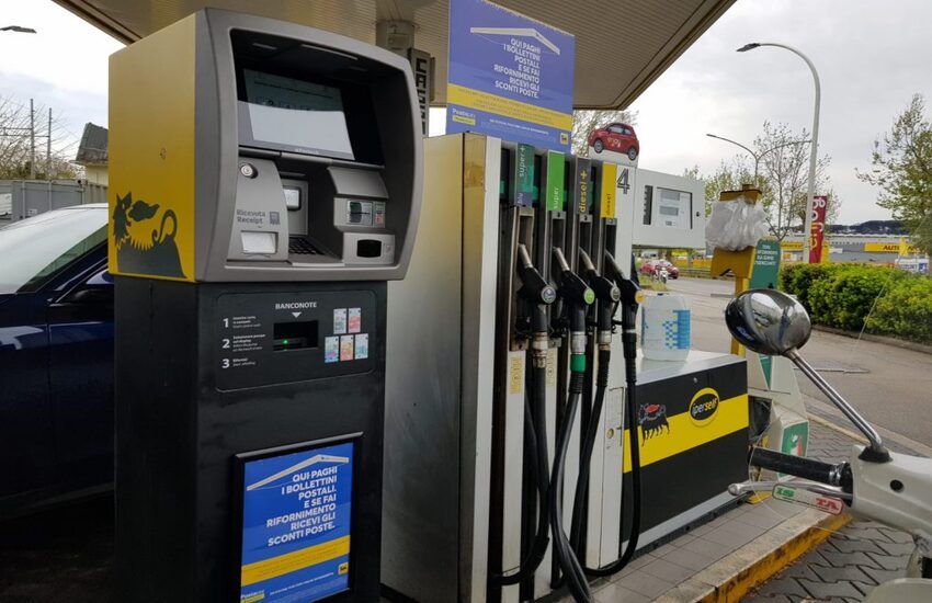 In Slovenia la benzina costa 50 centesimi in meno: tornano le grandi file al confine