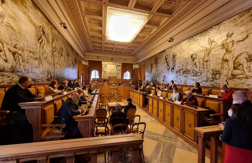 Vertenza Pfizer, tavolo regionale alle Prefettura di Catania: sindacati chiedono sospensione procedura licenziamento