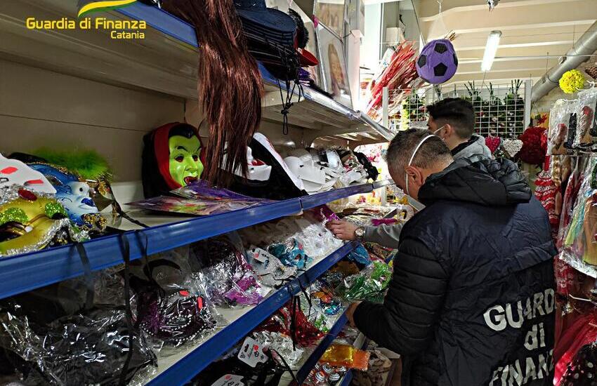 Acireale e Misterbianco, sequestrati oltre 3 mila articoli contraffatti. Segnalati 6 operatori