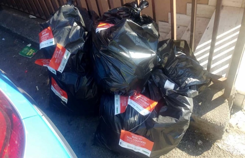 Sporcizia e rifiuti non raccolti nel quartiere Borgo-Sanzio, Comitato Vulcania: “Chiediamo una maggiore sensibilizzazione”