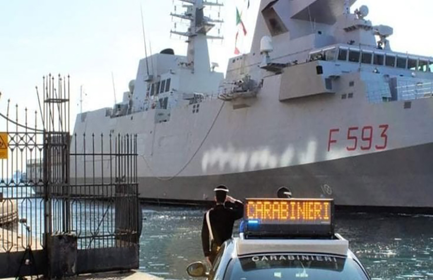 Taranto, nave Carabiniere presa a sassate: lo sdegno delle istituzioni