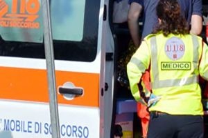 Carabiniere salva bimba di 6 mesi rimasta chiusa in auto sotto al sole rovente