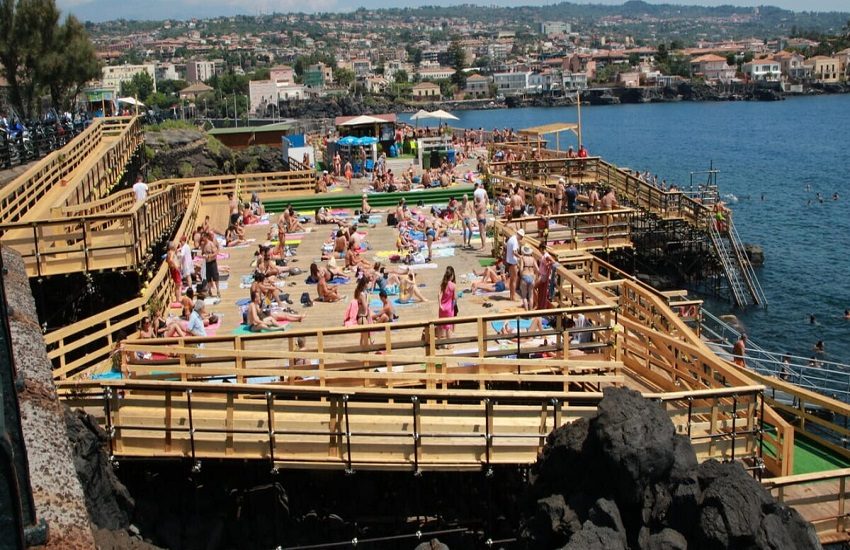 Catania, riecco i solarium a Ognina e a piazza Europa dopo due anni di pandemia