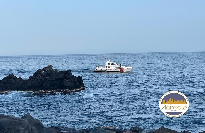 Santa Maria La Scala, si cerca un giovane tunisino disperso in mare: sul posto anche Guardia Costiera e Nucleo Sommozzatori