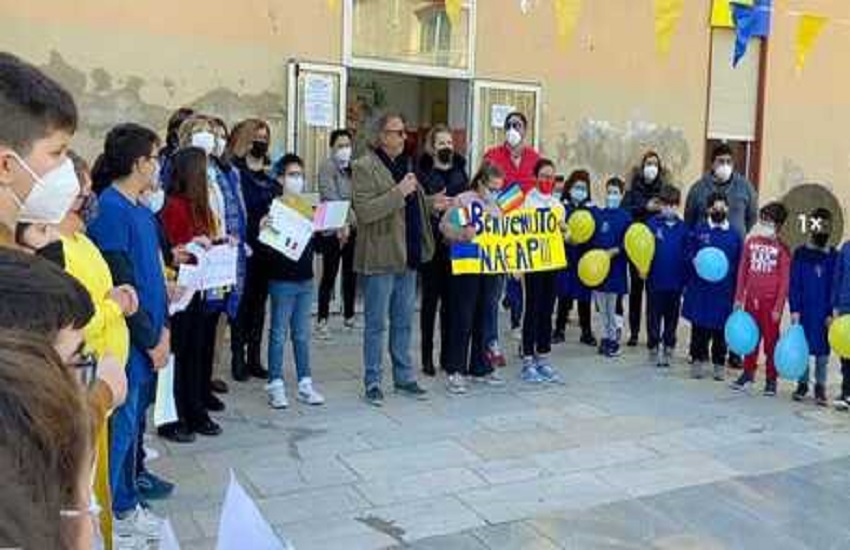 Lampedusa, dall’Ucraina due bambini fuggiti dalla guerra: ad accoglierli l’istituto scolastico Luigi Pirandello