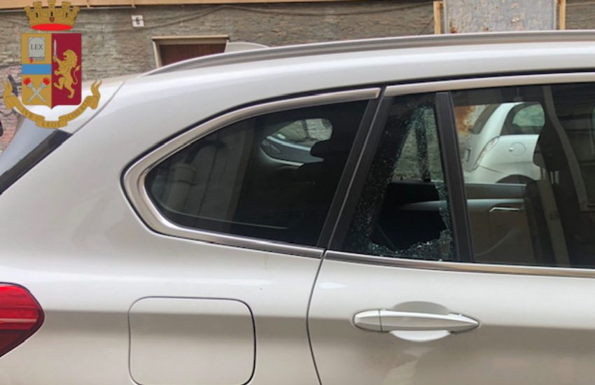 Vulcania, rompe i finestrini e deruba auto in sosta. Denunciato ladro seriale