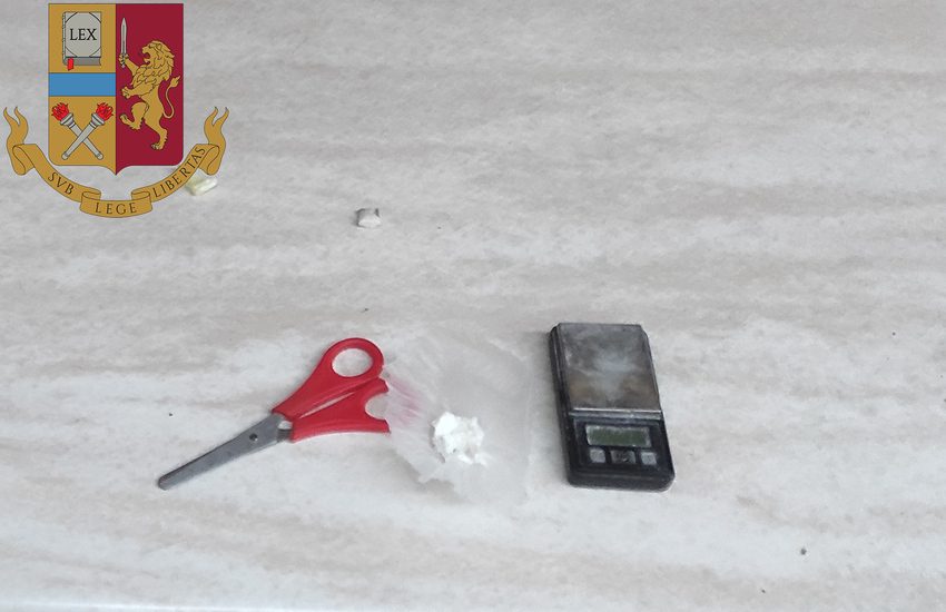Caltagirone, arrestati 4 giovani pusher. Sequestrata droga e contanti