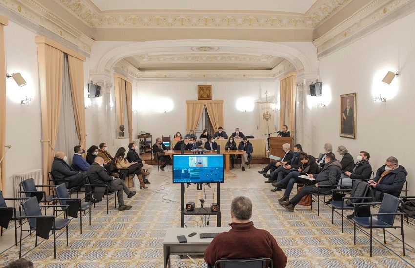 Consiglio comunale Caltagirone, approvato lo statuto della Consulta associazioni giovanili e rappresentati degli studenti