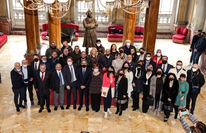 Teatro Bellini, entrati in servizio a tempo indeterminato 32 precari storici. Musumeci: “Compiuto atto di giustizia”