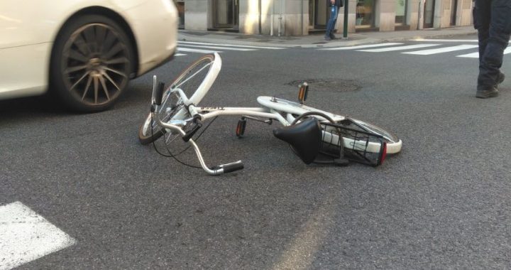 Alessandrino, incidente mortale: 16enne in bici perde la vita contro uno scooter