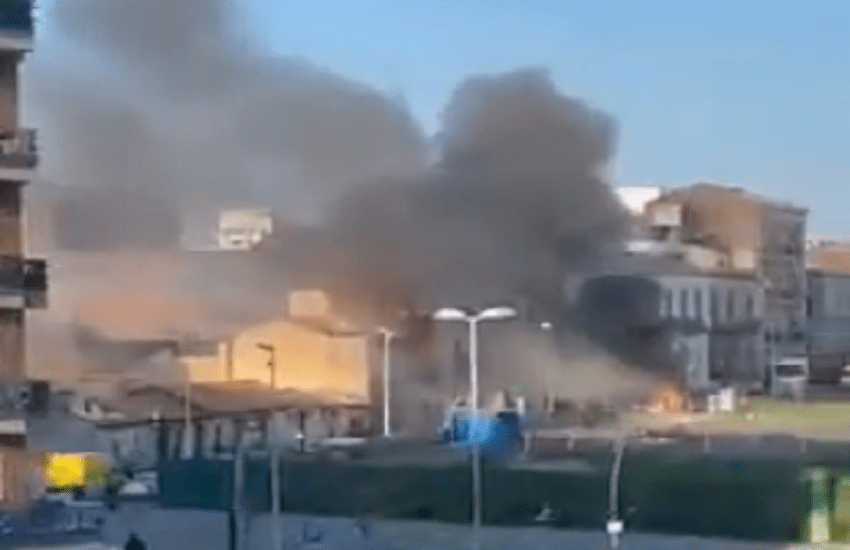 [VIDEO] Roulotte in fiamme vicino piazza Grenoble: Vigili del Fuoco, Polizia e 118 sul posto