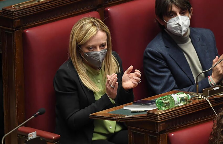 Giorgia Meloni: “Grottesca un’Italia con due stati di emergenza”