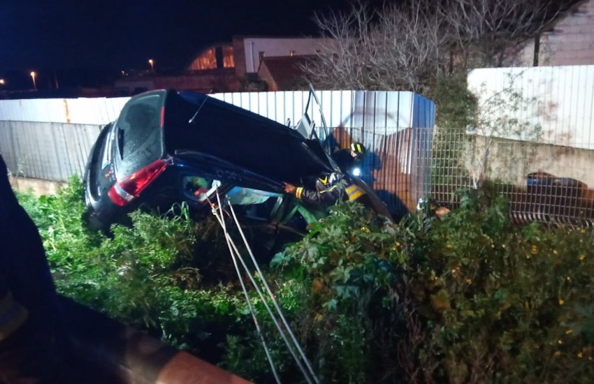 Taranto, auto sbanda si schianta: due persone in gravi condizioni